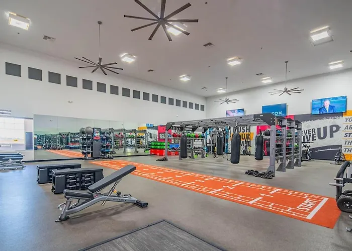 Near The Stadium With Pool Gym Parking Hottub Wd Glendale