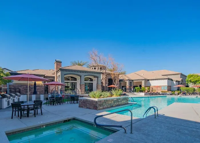 Apartment Near The Stadium With Pool Gym Parking Hottub Wd