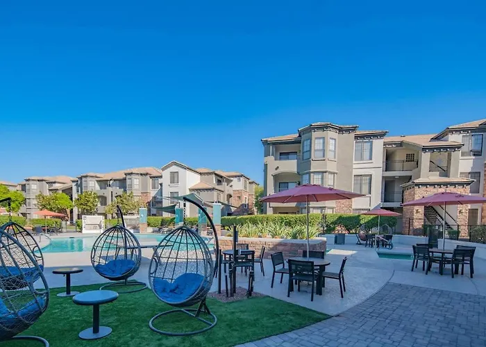 Apartment Near The Stadium With Pool Gym Parking Hottub Wd Glendale