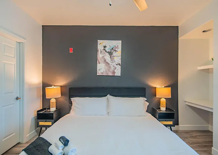 Apartment Near The Stadium With Pool Gym Parking Hottub Wd