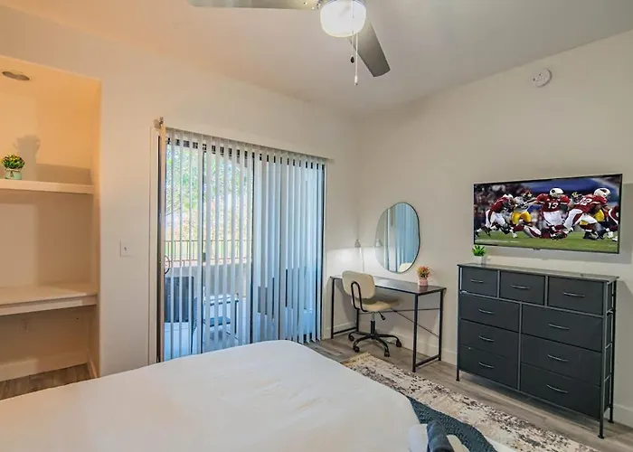 Near The Stadium With Pool Gym Parking Hottub Wd Glendale