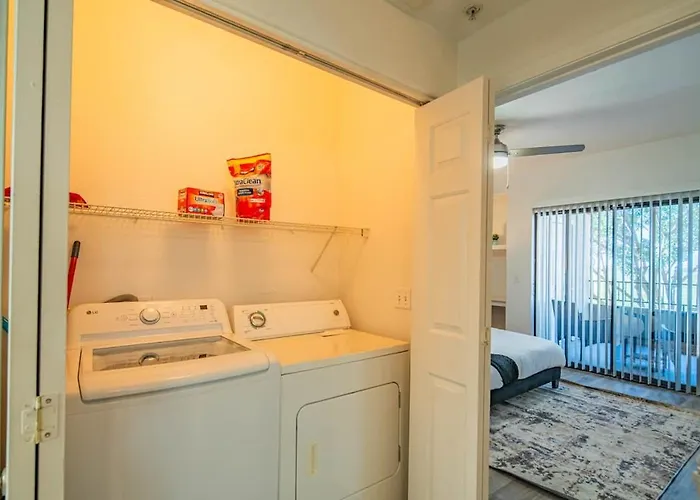 Near The Stadium With Pool Gym Parking Hottub Wd Apartment Glendale